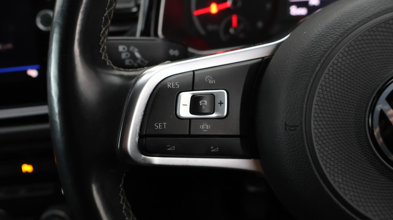 Used Volkswagen T-Roc for sale - 76727983: Photo 21