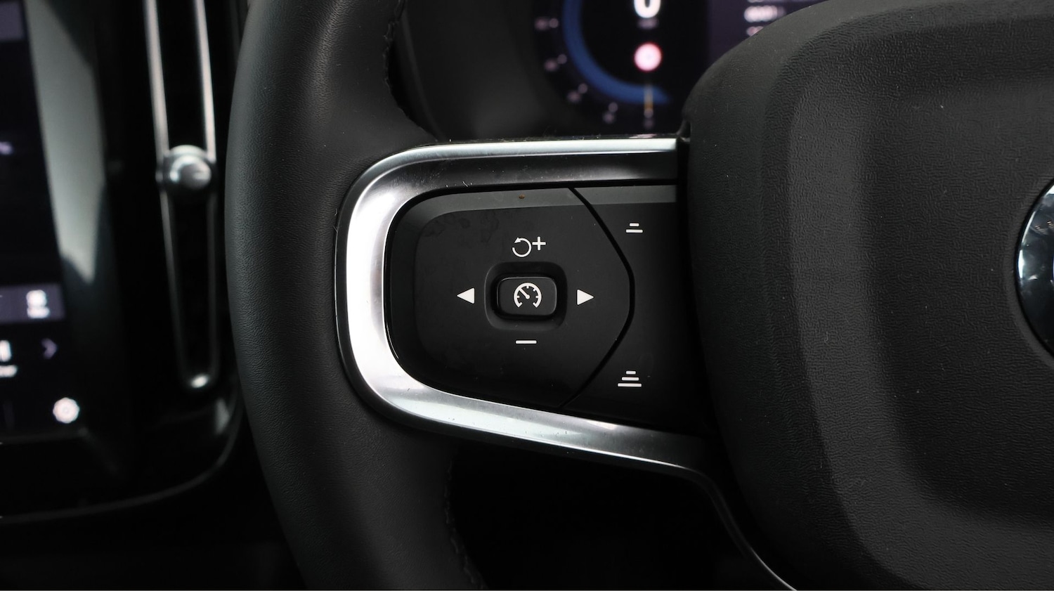 Used Volvo XC40 2022 for sale - 77439636: Photo 21