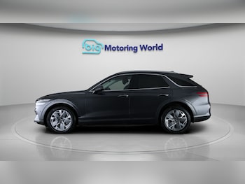Used Genesis GV70 2023 for sale - 77918401: Photo