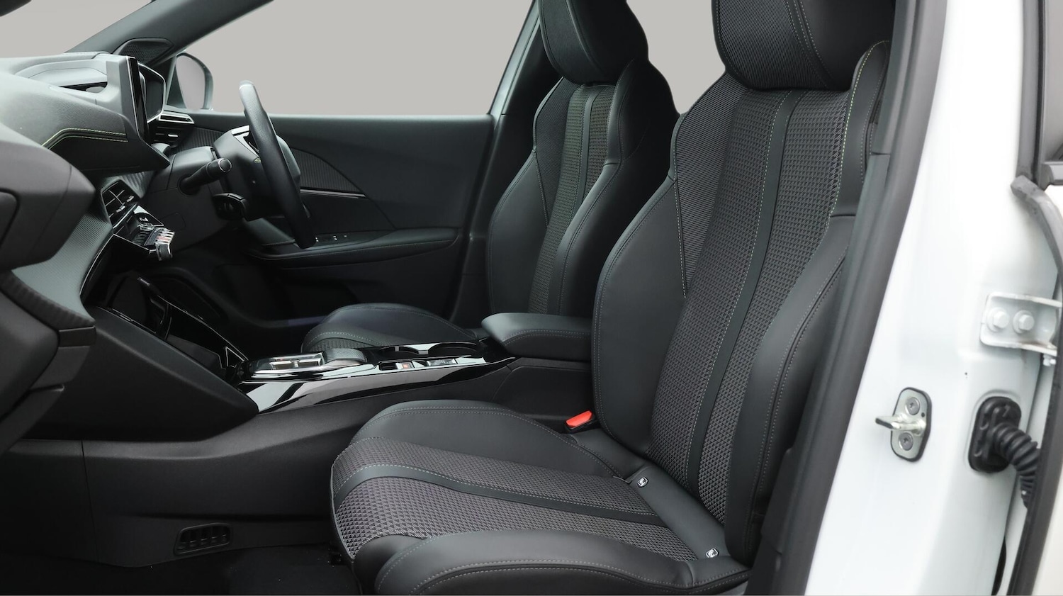 Used Peugeot E-2008 2023 for sale - 76072364: Photo 14