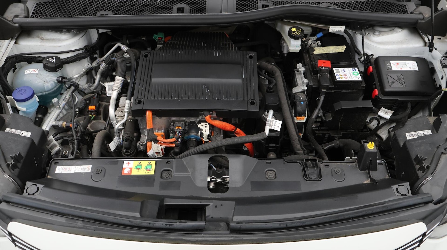 Used Peugeot E-2008 2023 for sale - 76072364: Photo 19