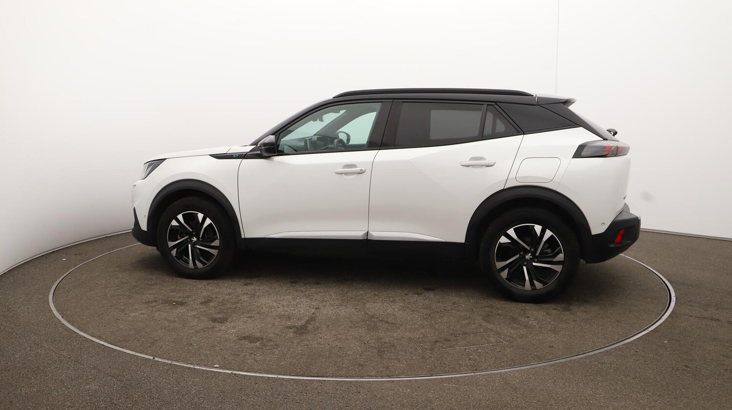 Used Peugeot E-2008 2023 for sale - 76072364: Photo 62