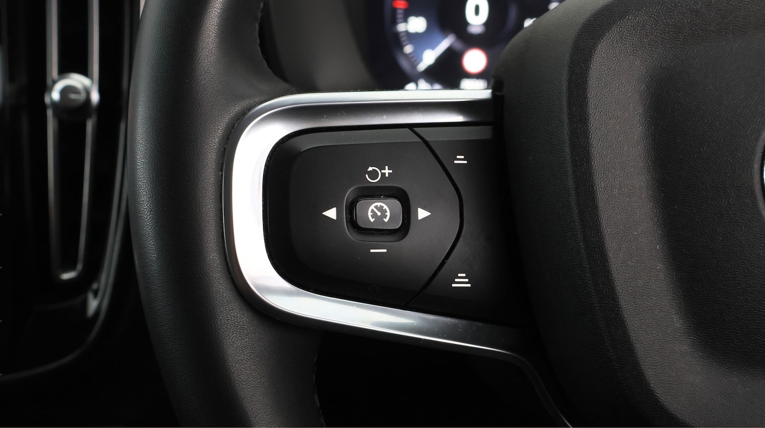 Used Volvo XC40 2023 for sale - 78141113: Photo 22