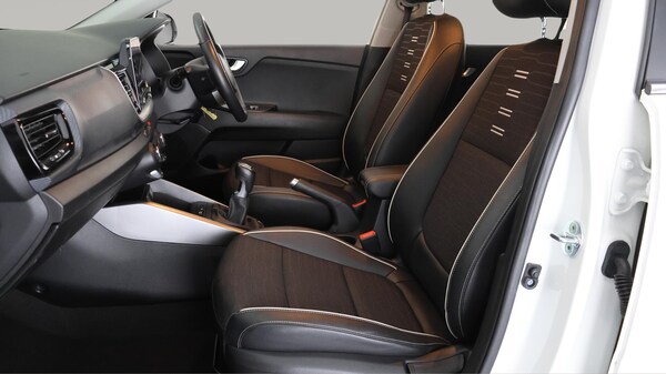 Used Kia Stonic 2022 for sale - 76315263: Photo 14