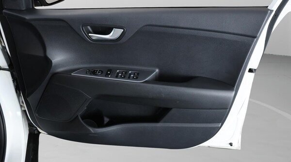 Used Kia Stonic 2022 for sale - 76315263: Photo 15