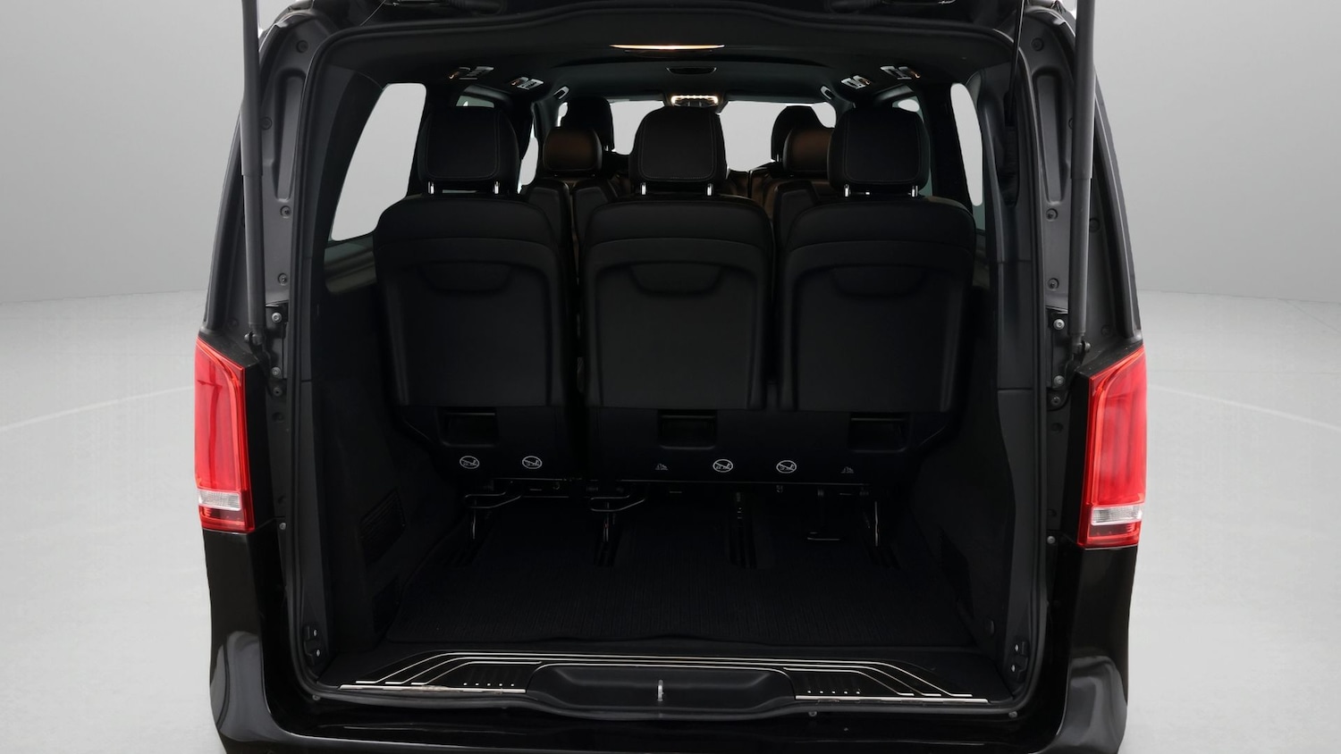 Used Mercedes-Benz V-Class 2023 for sale - 77700850: Photo 17