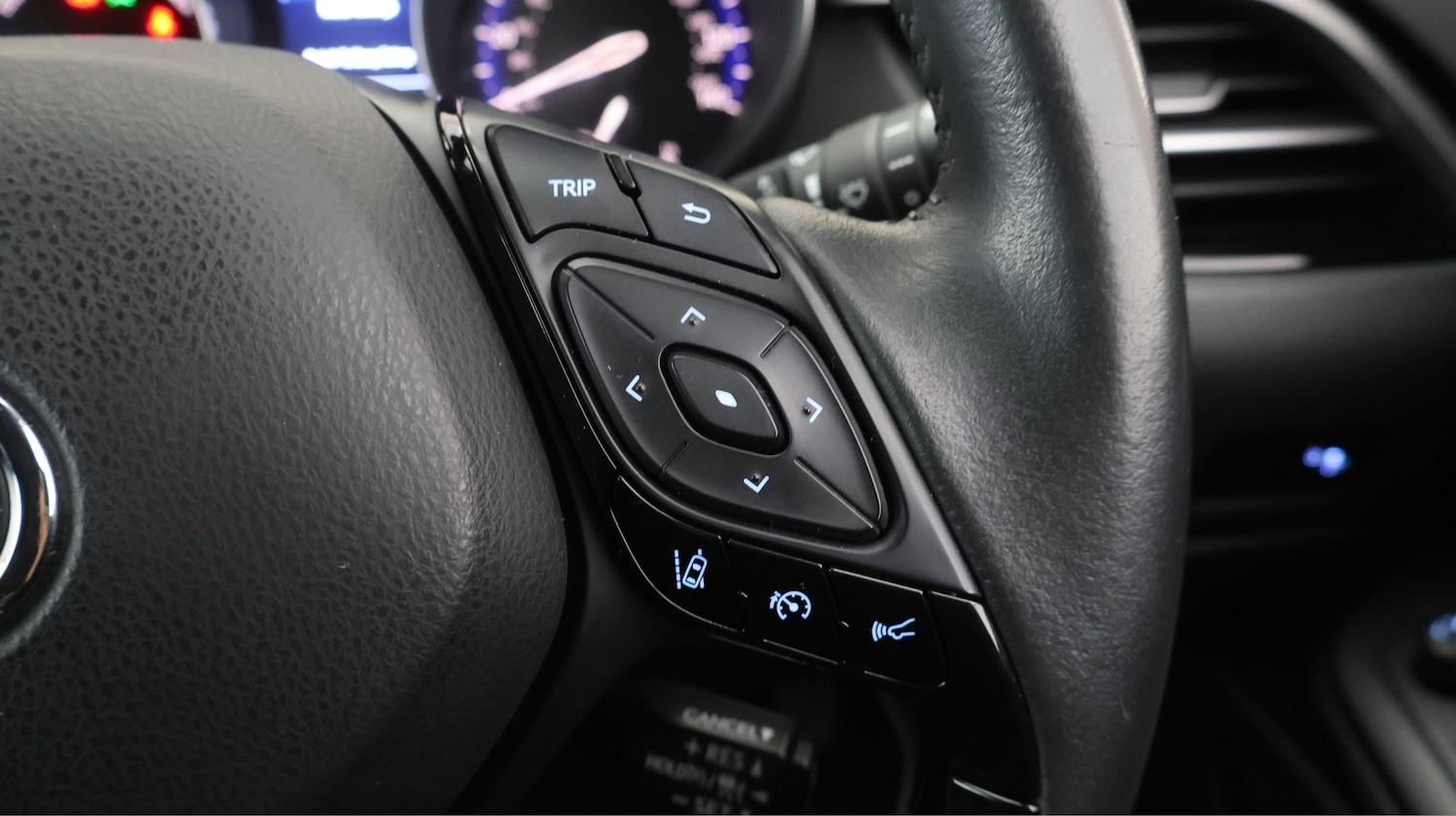 Used Toyota C-HR 2023 for sale - 77632579: Photo 21