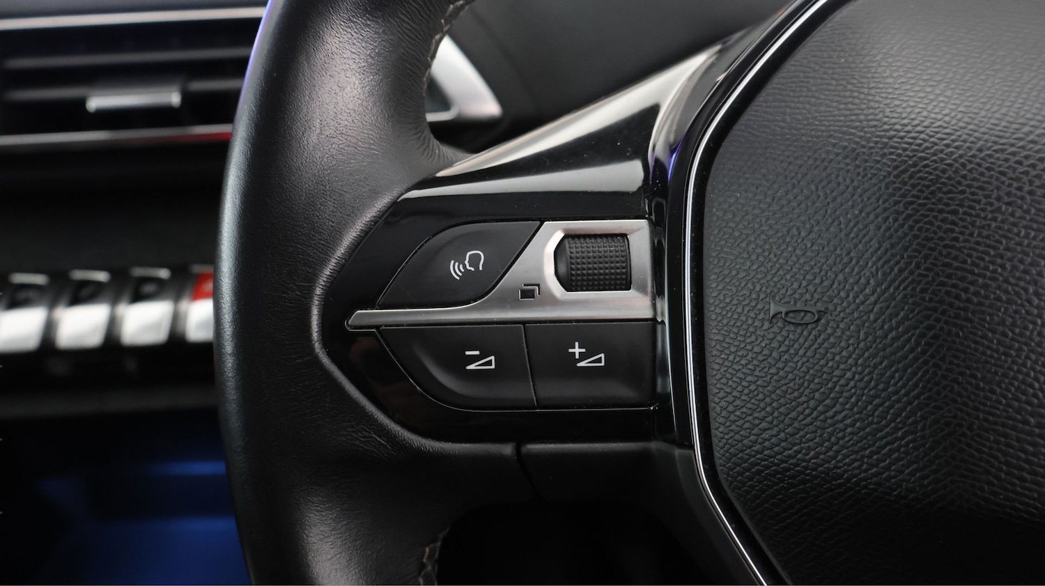 Used Peugeot 3008 2018 for sale - 77631145: Photo 22