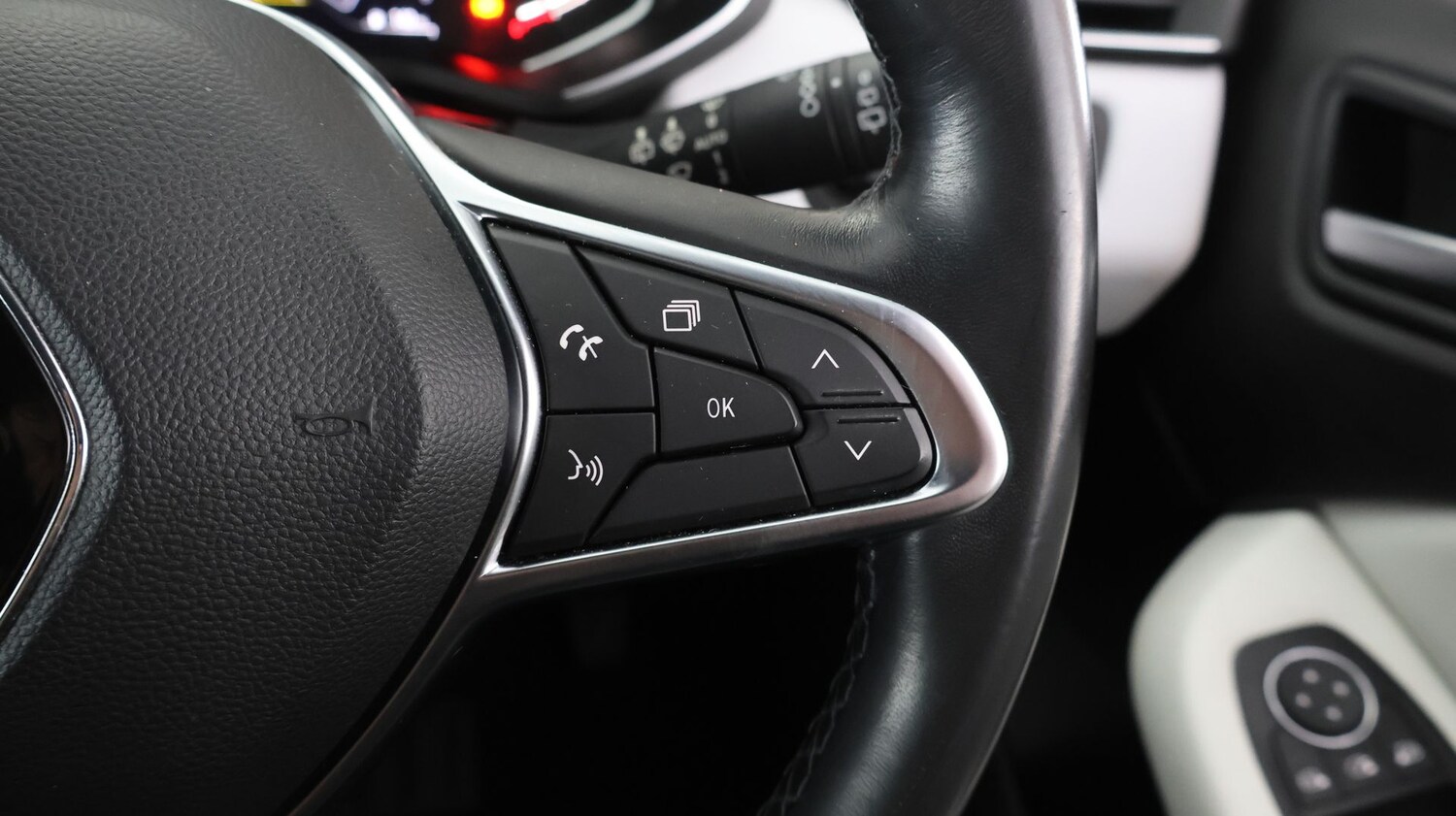 Used Renault Clio 2021 for sale - 77947218: Photo 23