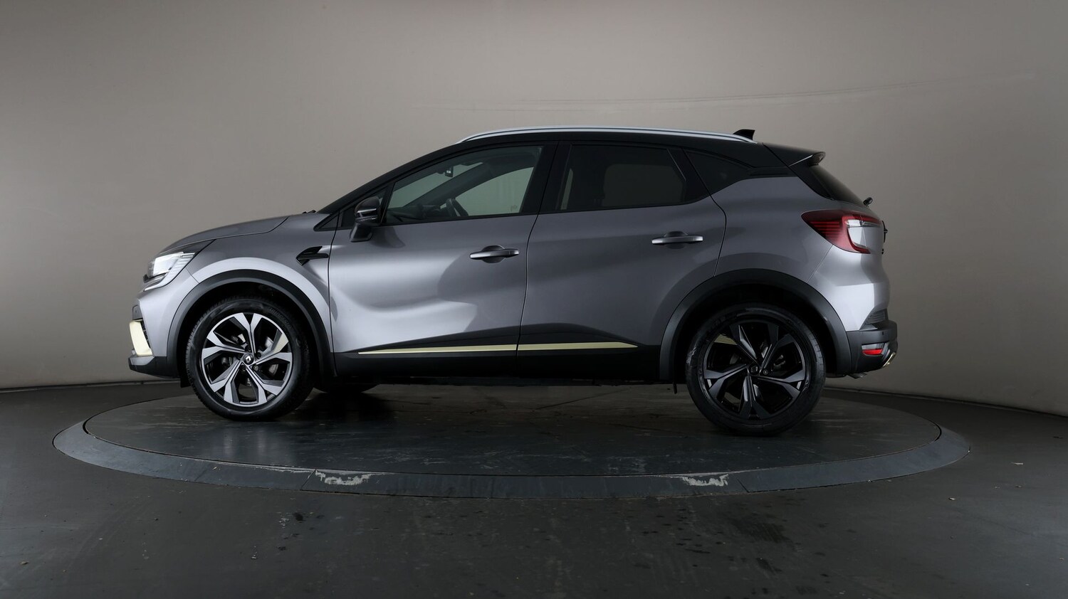 Used Renault Captur for sale - 76809598: Photo 28