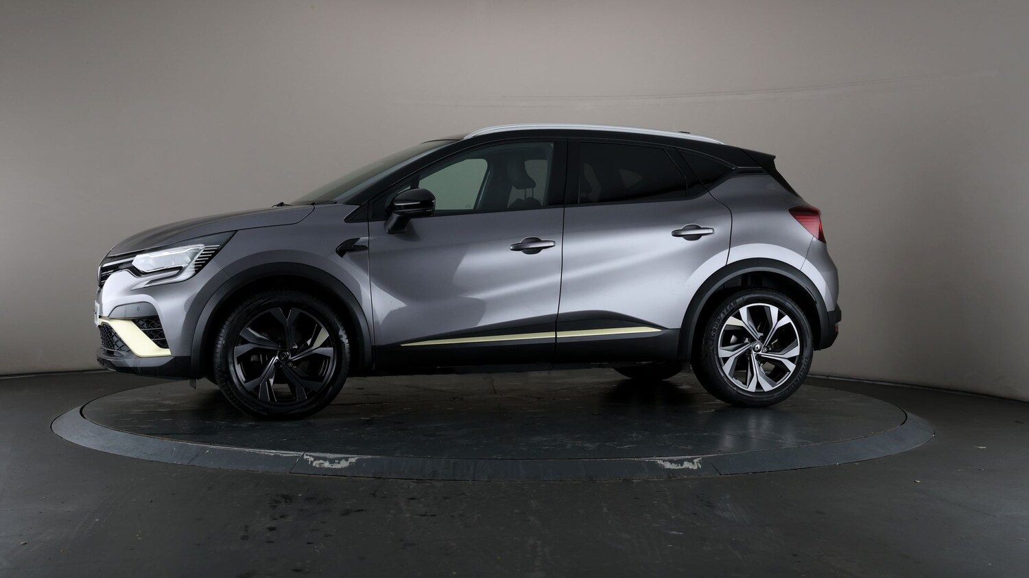 Used Renault Captur for sale - 76809598: Photo 31