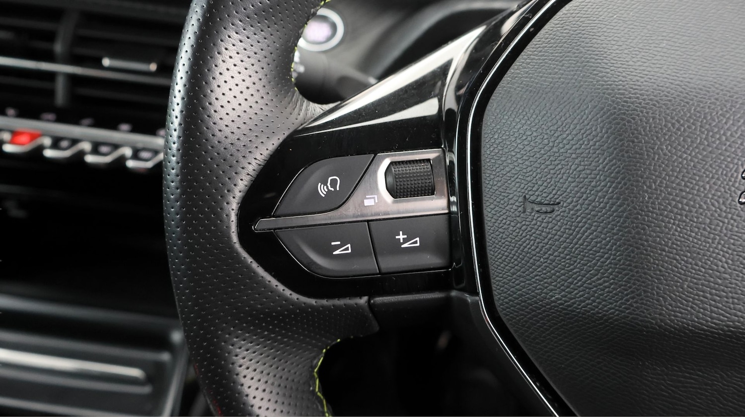 Used Peugeot E-2008 2022 for sale - 77428935: Photo 23