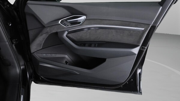 Used Audi e-tron 2021 for sale - 76283175: Photo 15