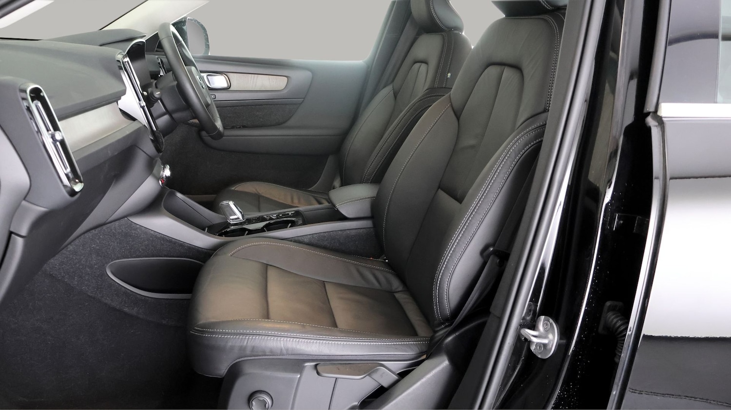 Used Volvo XC40 2022 for sale - 78133761: Photo 13