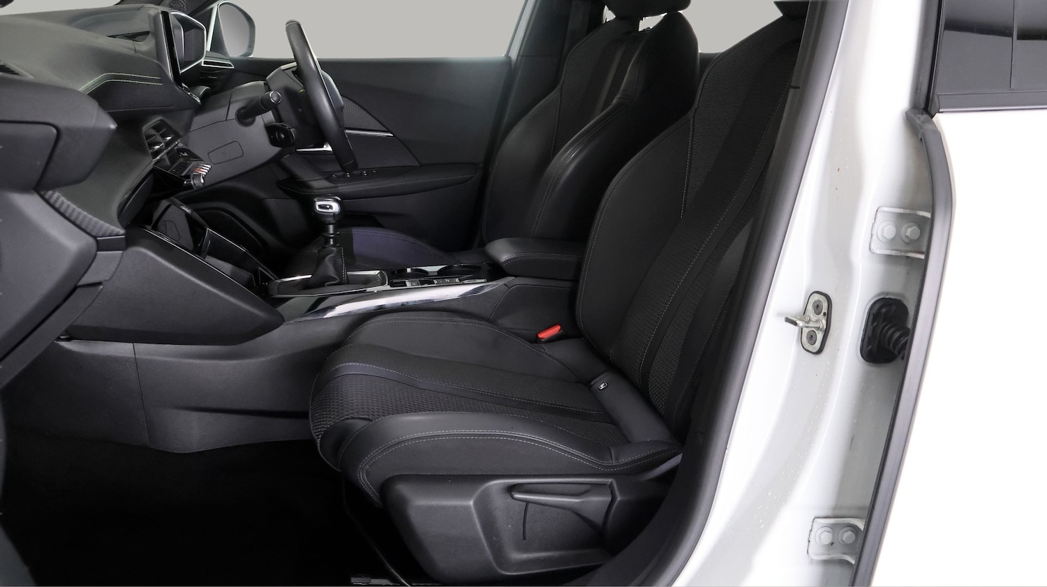 Used Peugeot 2008 2022 for sale - 77976168: Photo 13