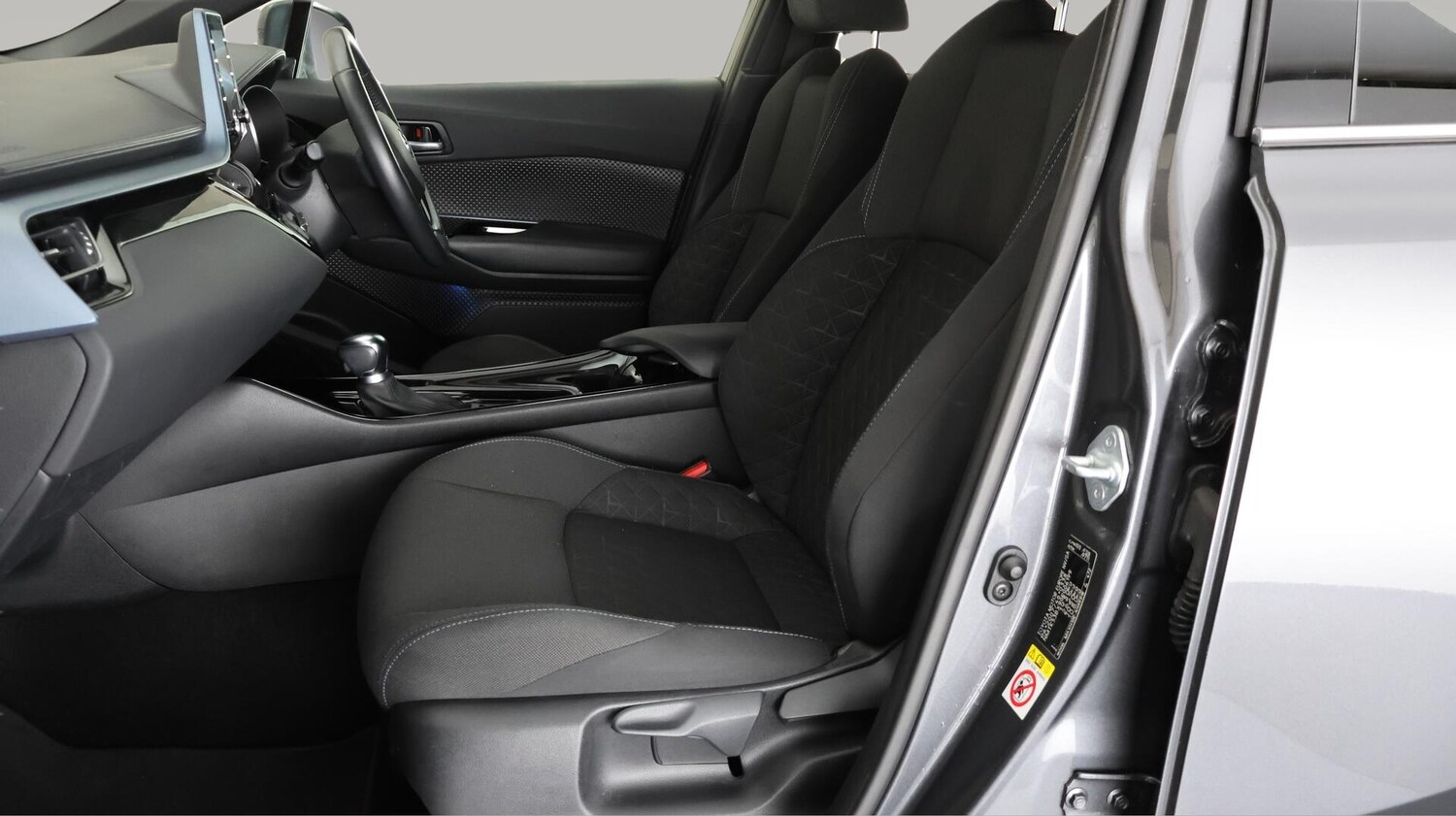 Used Toyota C-HR for sale - 76735392: Photo 14