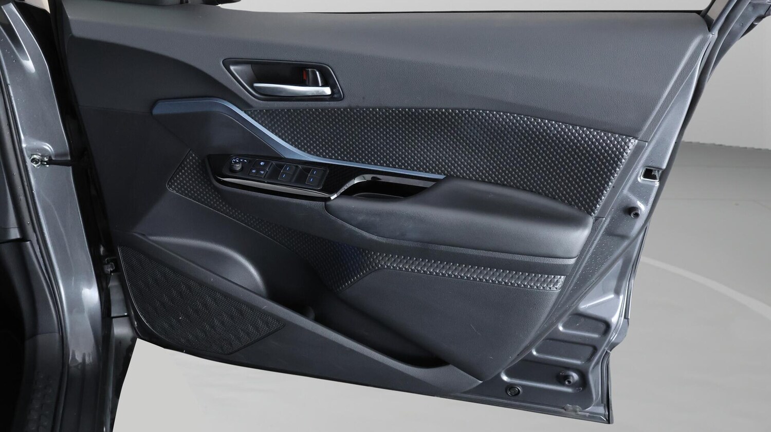 Used Toyota C-HR for sale - 76735392: Photo 15