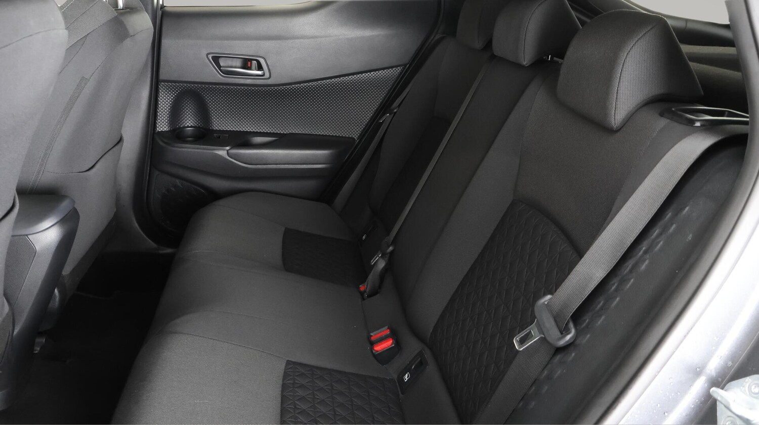 Used Toyota C-HR for sale - 76735392: Photo 16