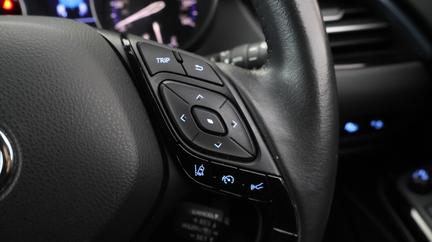 Used Toyota C-HR for sale - 76735392: Photo 24