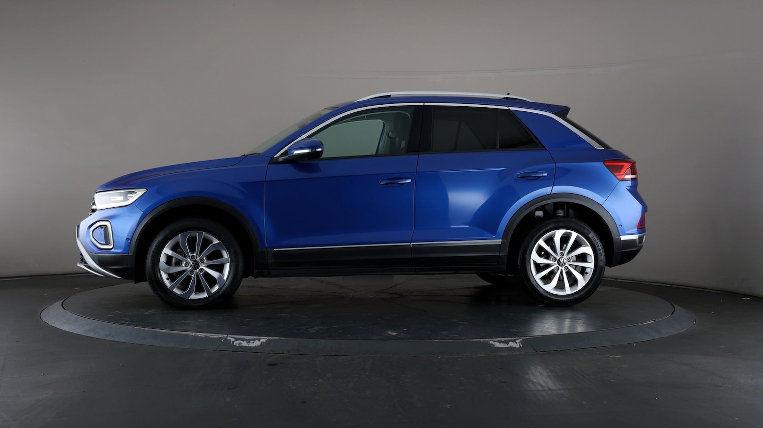 Used Volkswagen T-Roc for sale - 76810472: Photo 32