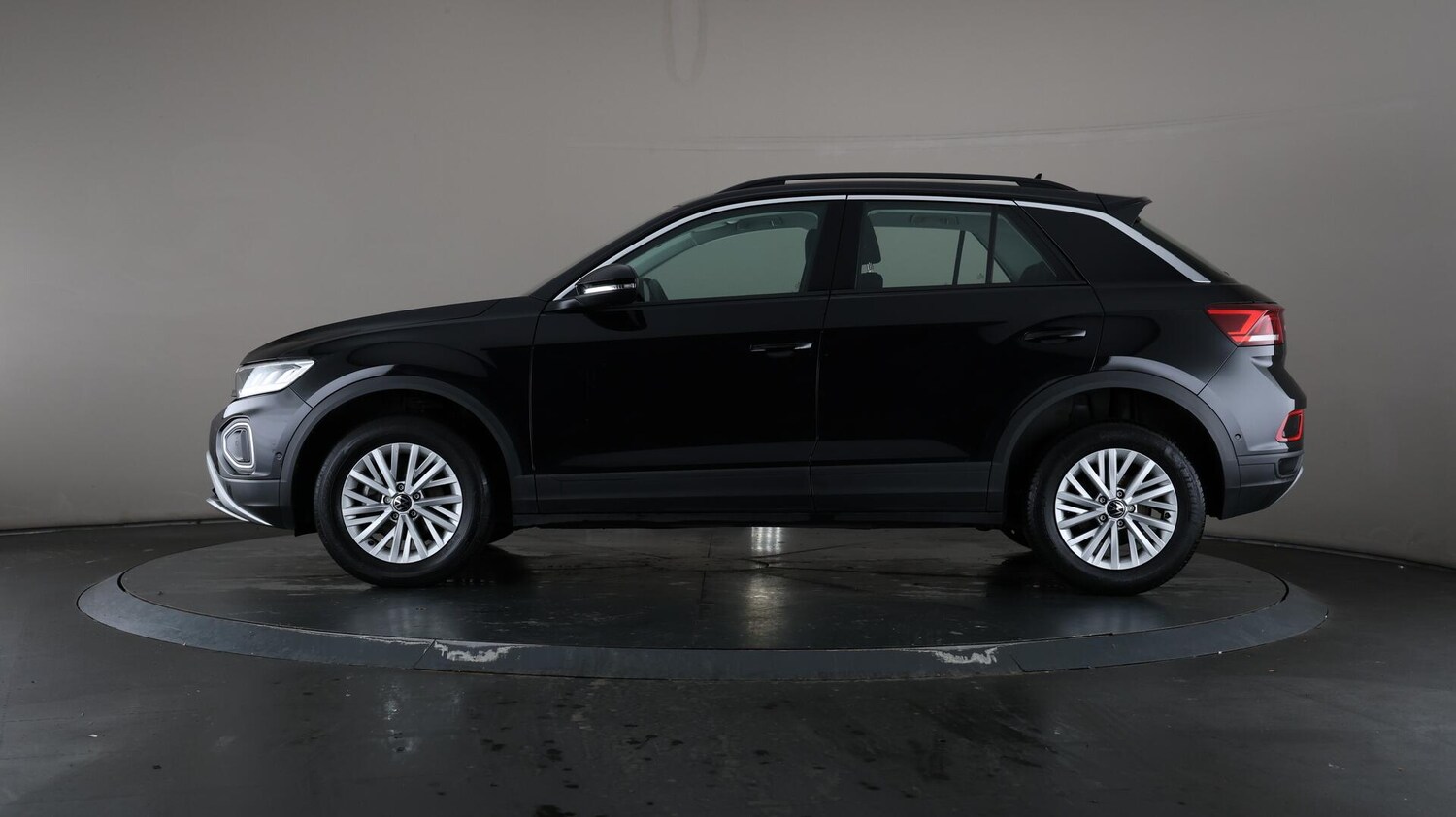Used Volkswagen T-Roc 2023 for sale - 75991219: Photo 17