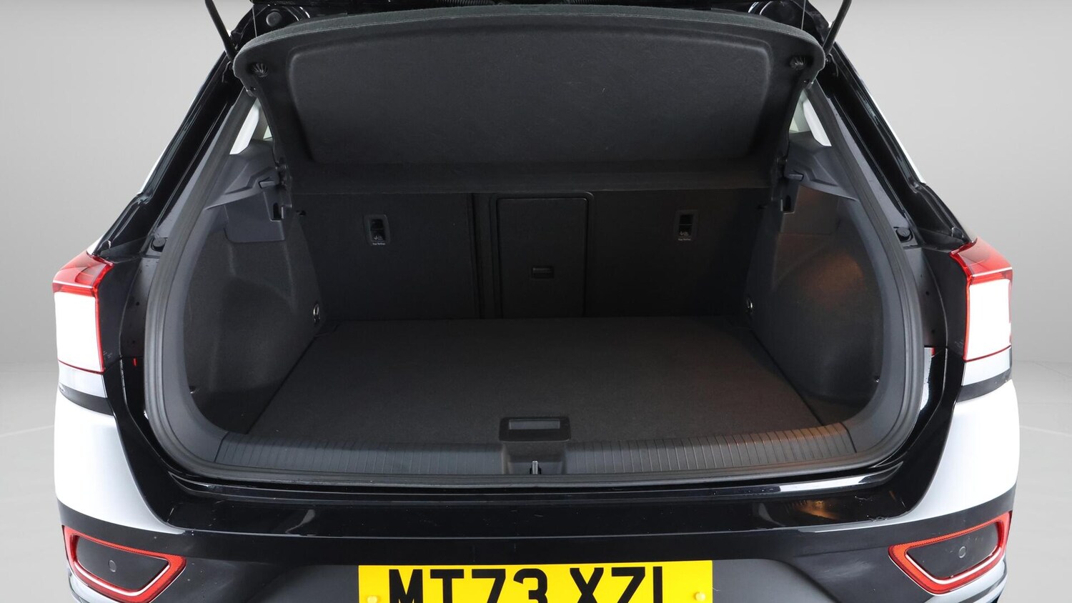 Used Volkswagen T-Roc 2023 for sale - 75991219: Photo 24