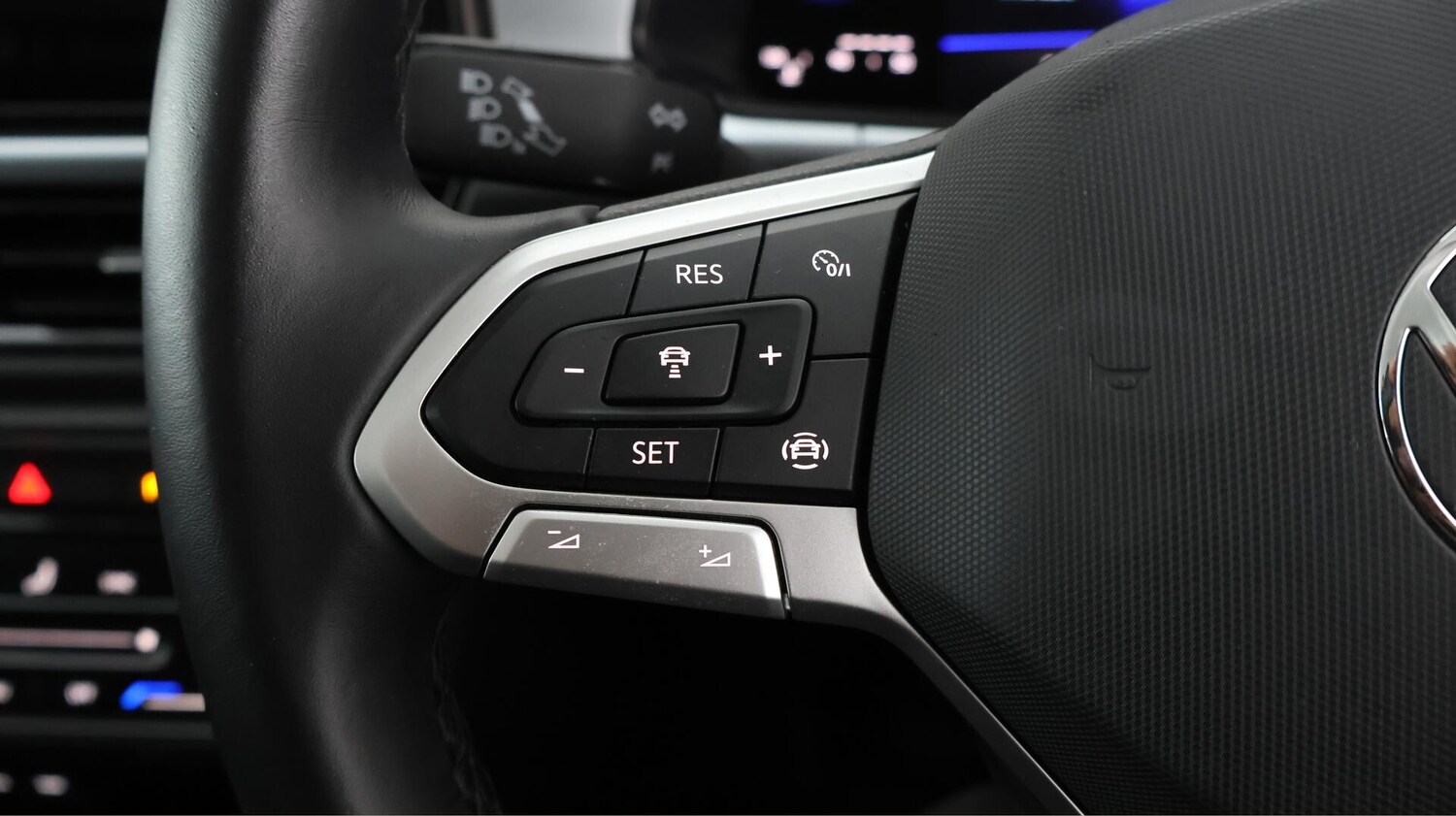 Used Volkswagen T-Roc 2023 for sale - 75991219: Photo 32