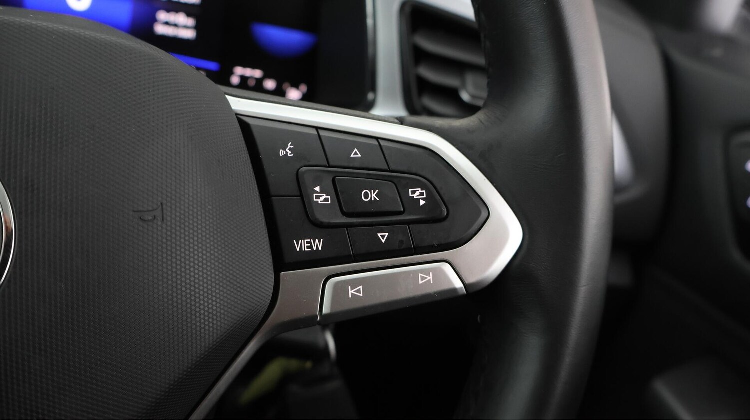 Used Volkswagen T-Roc 2023 for sale - 75991219: Photo 34