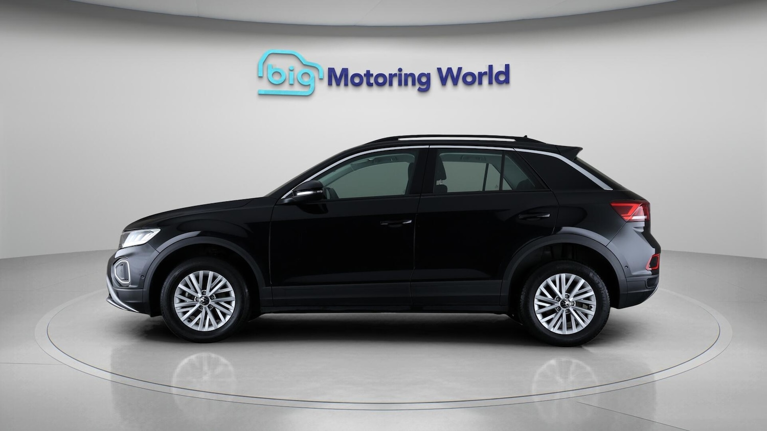 Used Volkswagen T-Roc 2023 for sale - 75991219: Photo 5