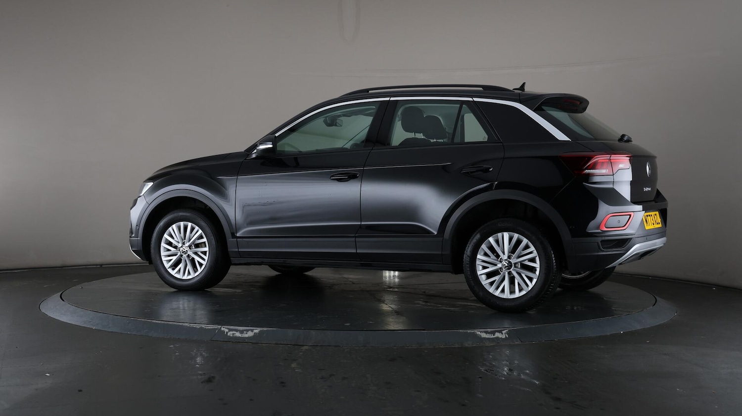 Used Volkswagen T-Roc 2023 for sale - 75991219: Photo 75