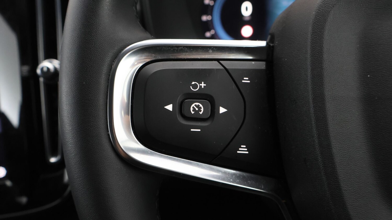 Used Volvo XC40 2023 for sale - 77502795: Photo 24