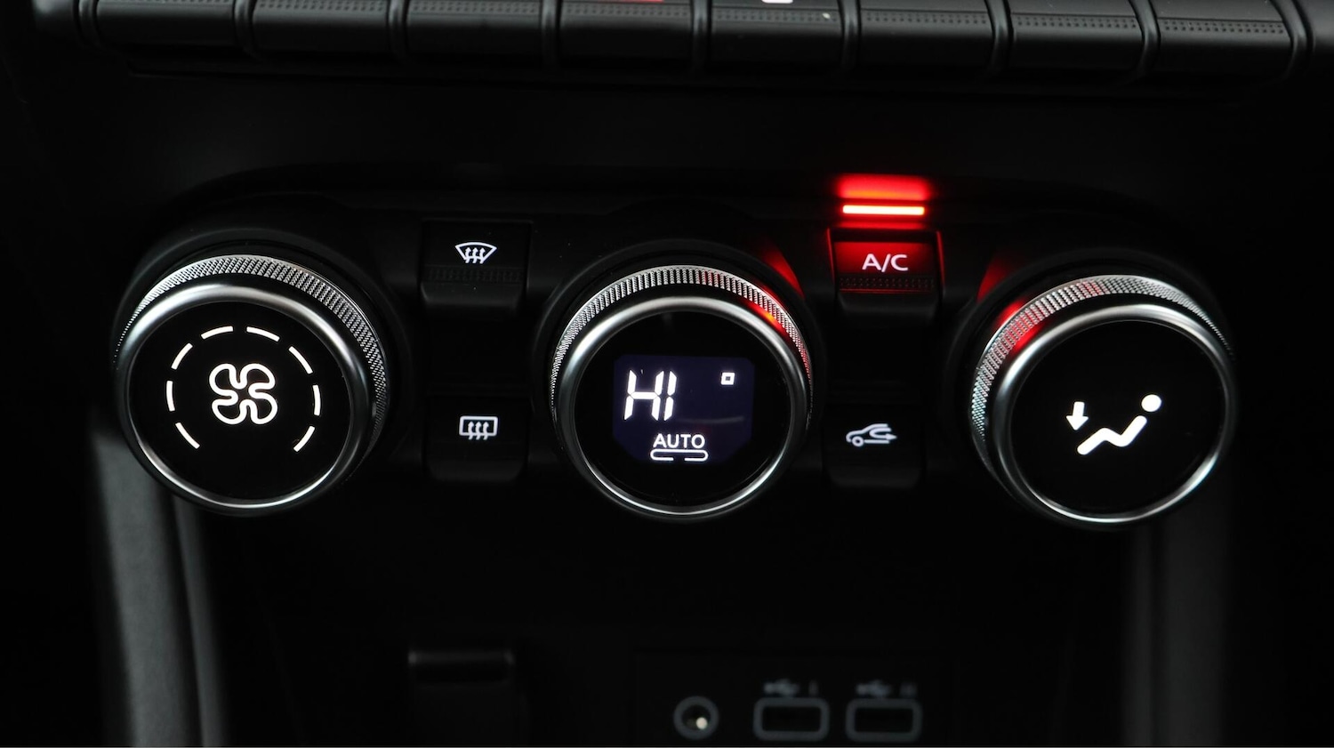 Used Renault Captur 2023 for sale - 76432350: Photo 13