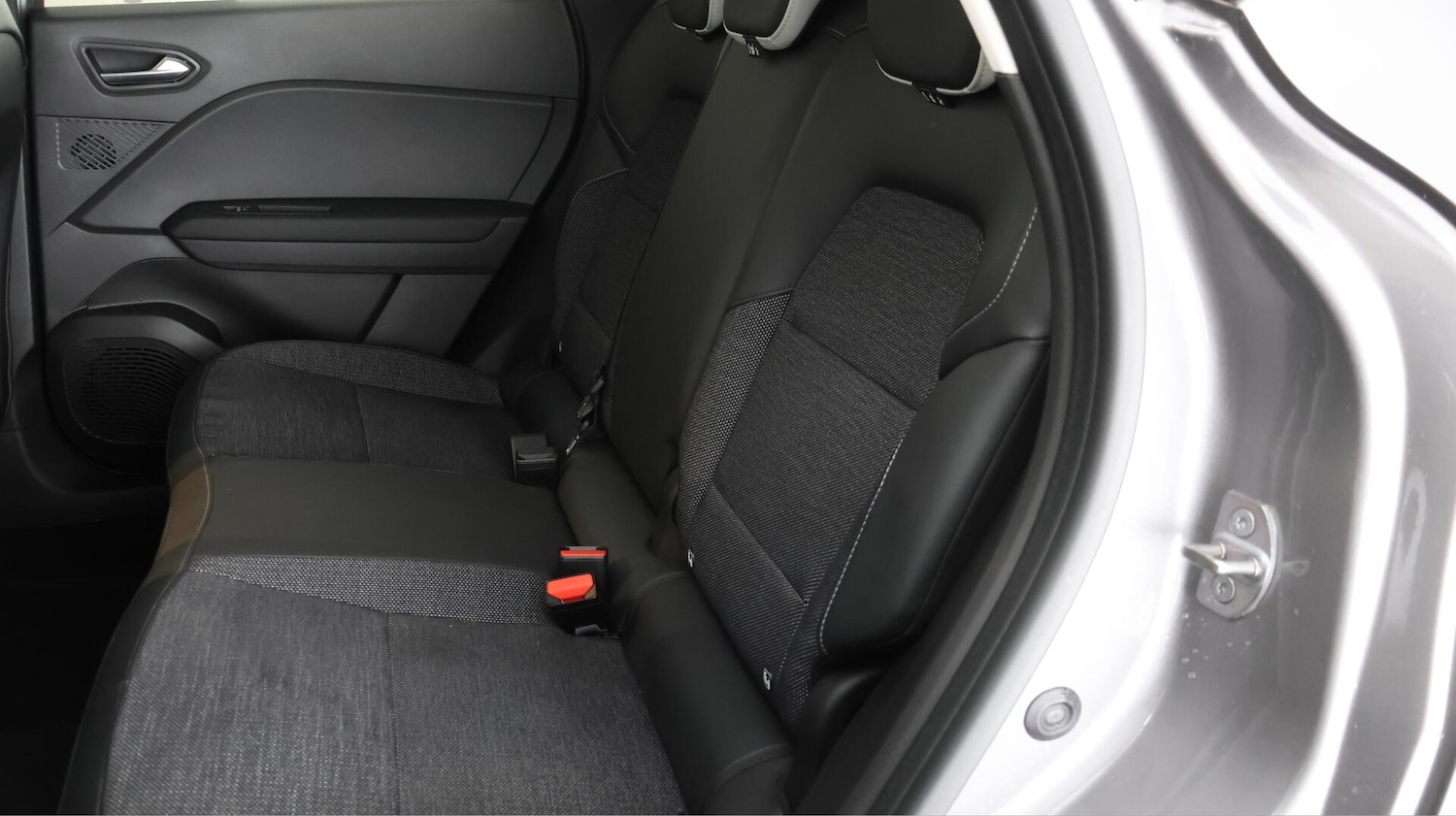 Used Renault Captur 2023 for sale - 76432350: Photo 17