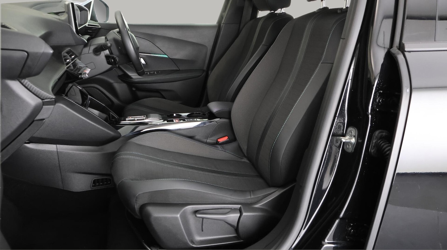 Used Peugeot 2008 2022 for sale - 76689879: Photo 15