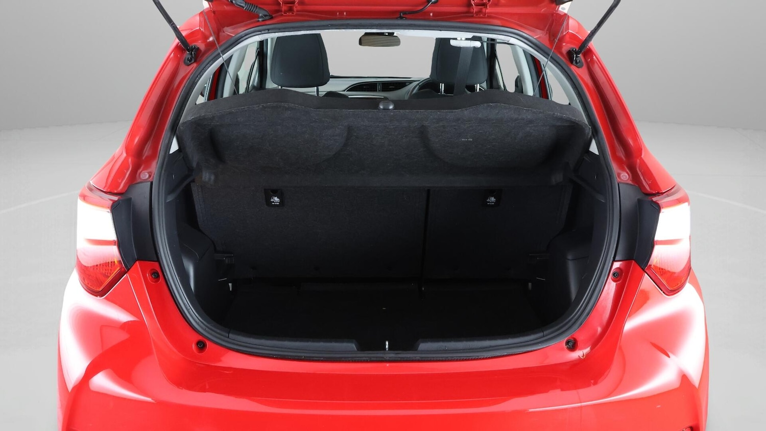 Used Toyota Yaris 2018 for sale - 76538692: Photo 17