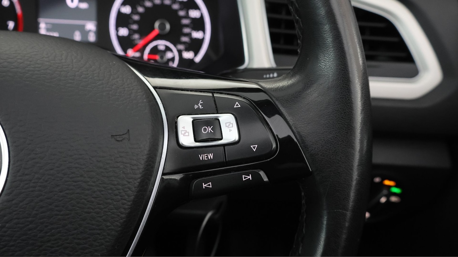 Used Volkswagen T-Roc for sale - 78147696: Photo 23