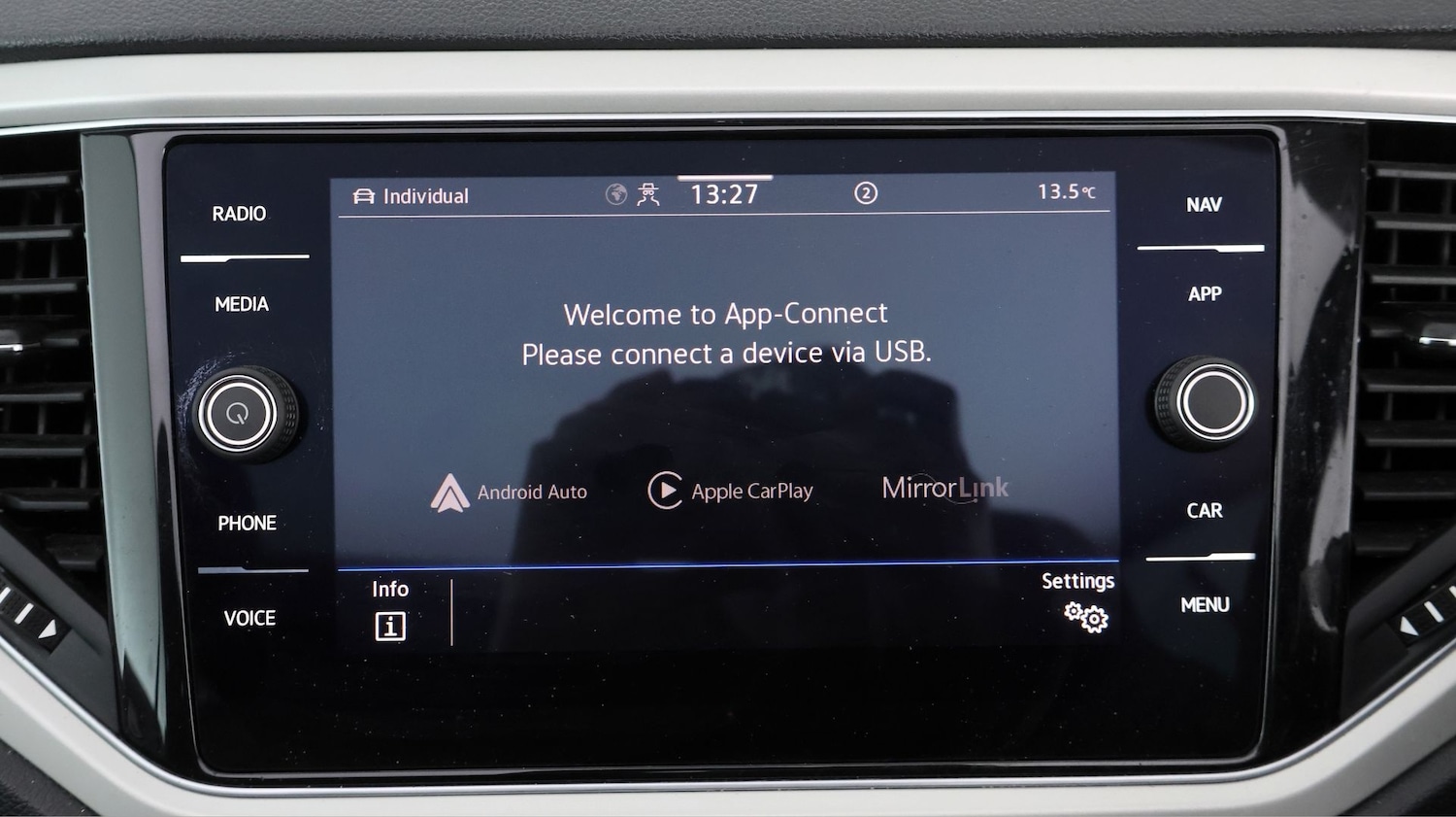 Used Volkswagen T-Roc for sale - 78147696: Photo 24