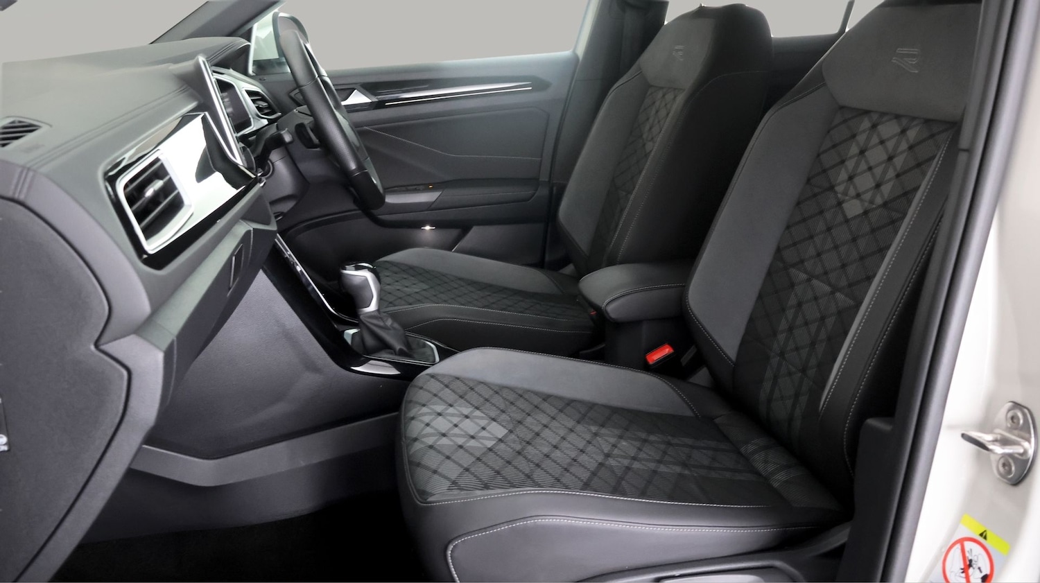 Used Volkswagen T-Roc 2023 for sale - 77413358: Photo 14