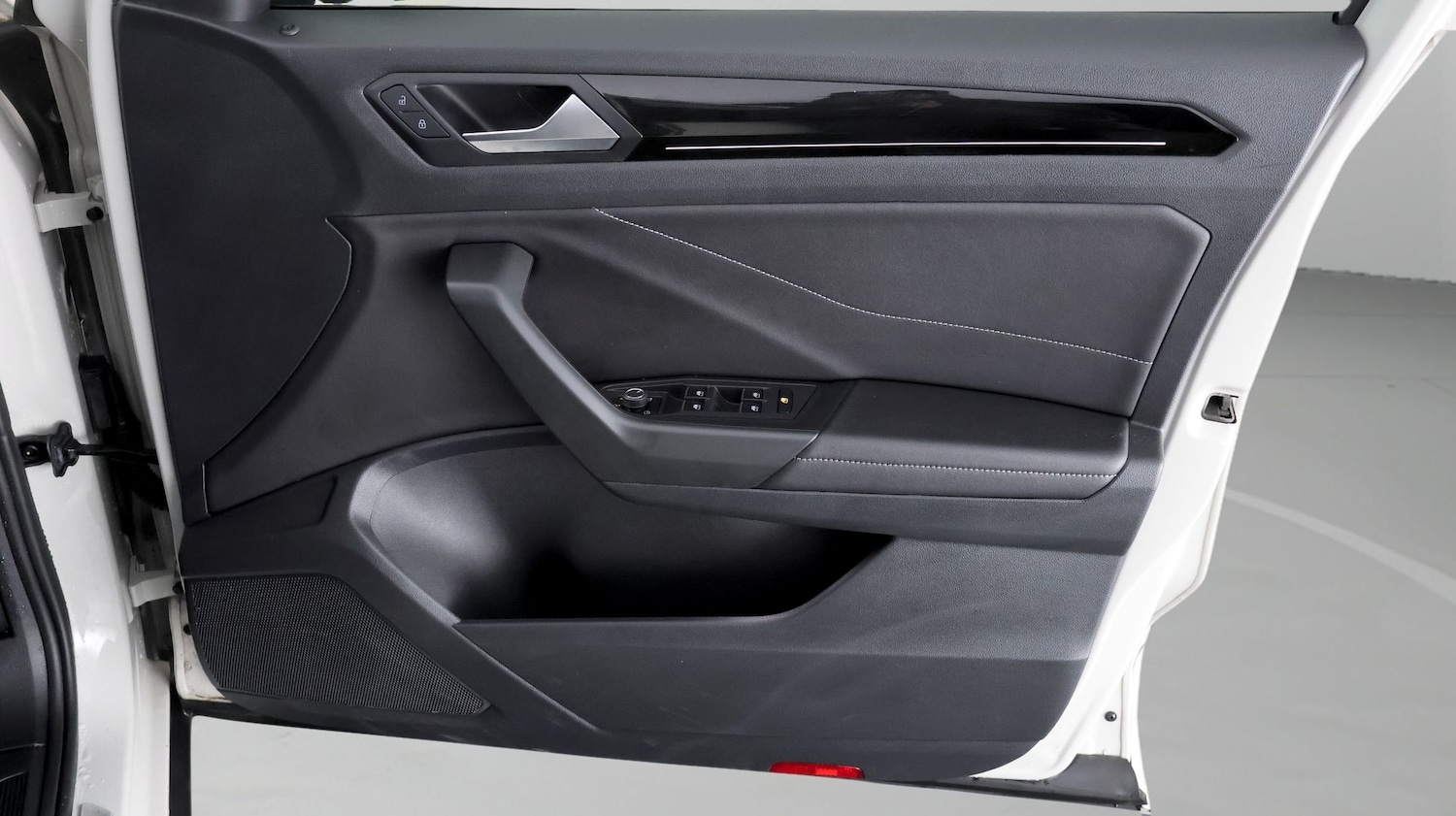 Used Volkswagen T-Roc 2023 for sale - 77413358: Photo 15