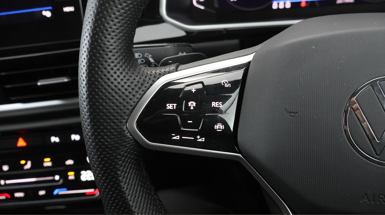 Used Volkswagen T-Roc 2023 for sale - 77413358: Photo 21