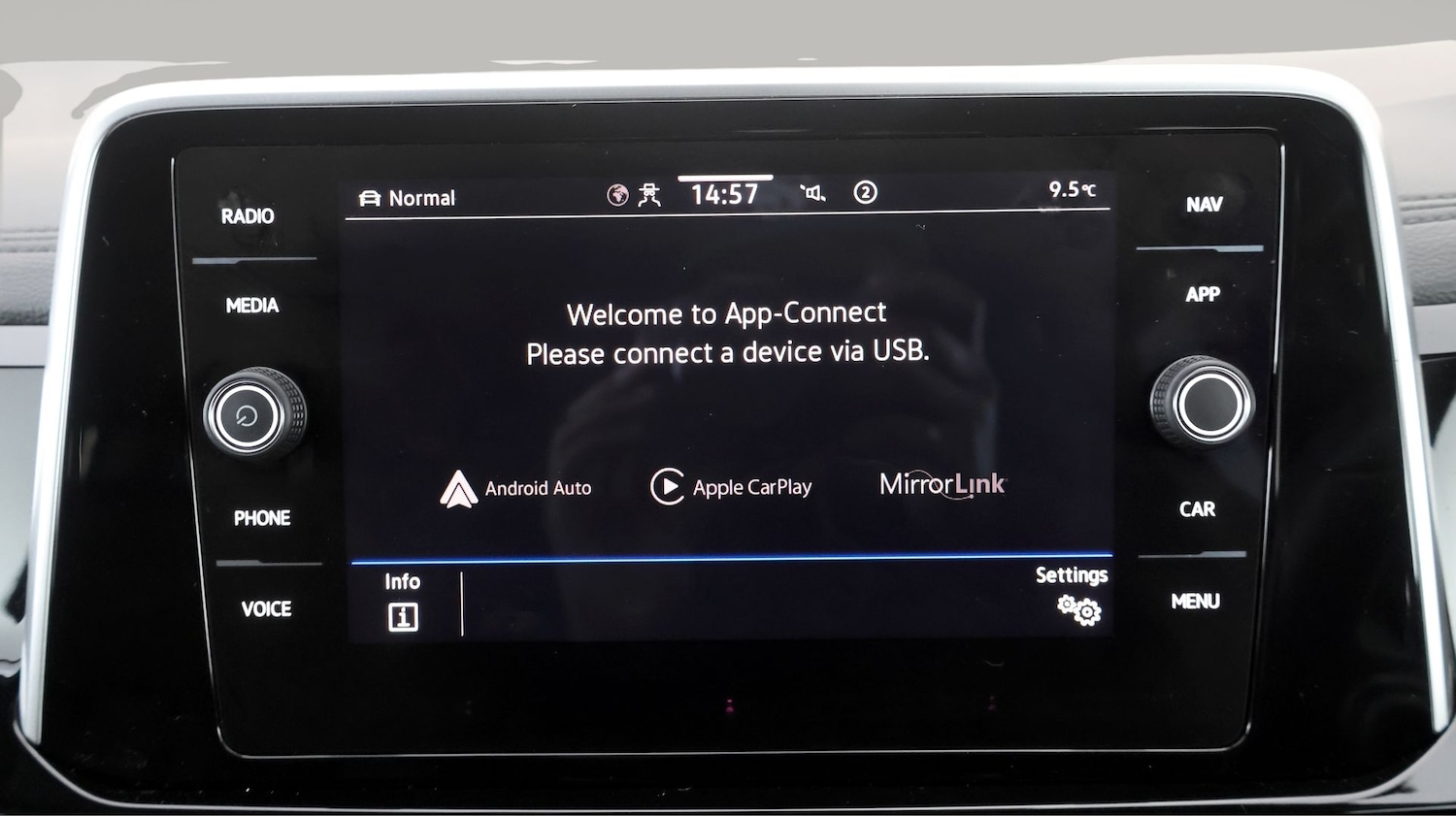 Used Volkswagen T-Roc 2023 for sale - 77413358: Photo 22