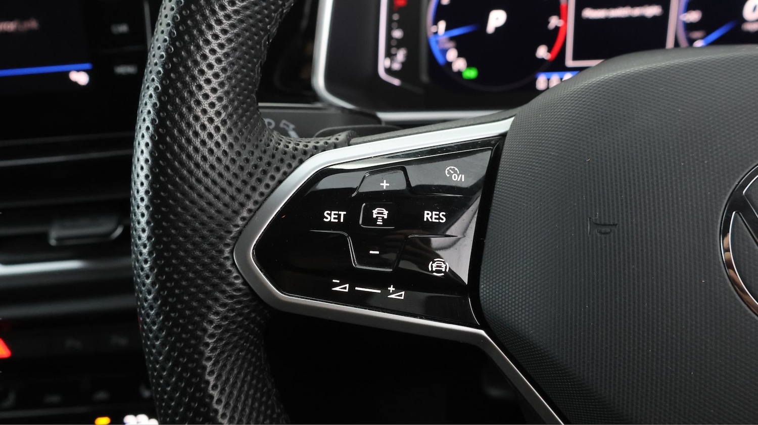 Used Volkswagen T-Roc 2023 for sale - 78131509: Photo 25