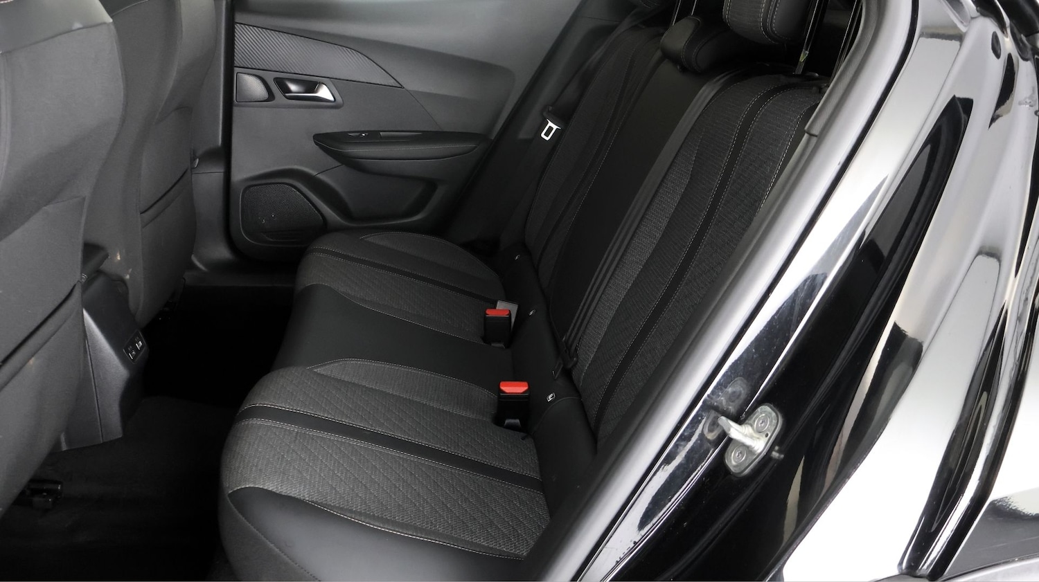 Used Peugeot 2008 2023 for sale - 77643918: Photo 15