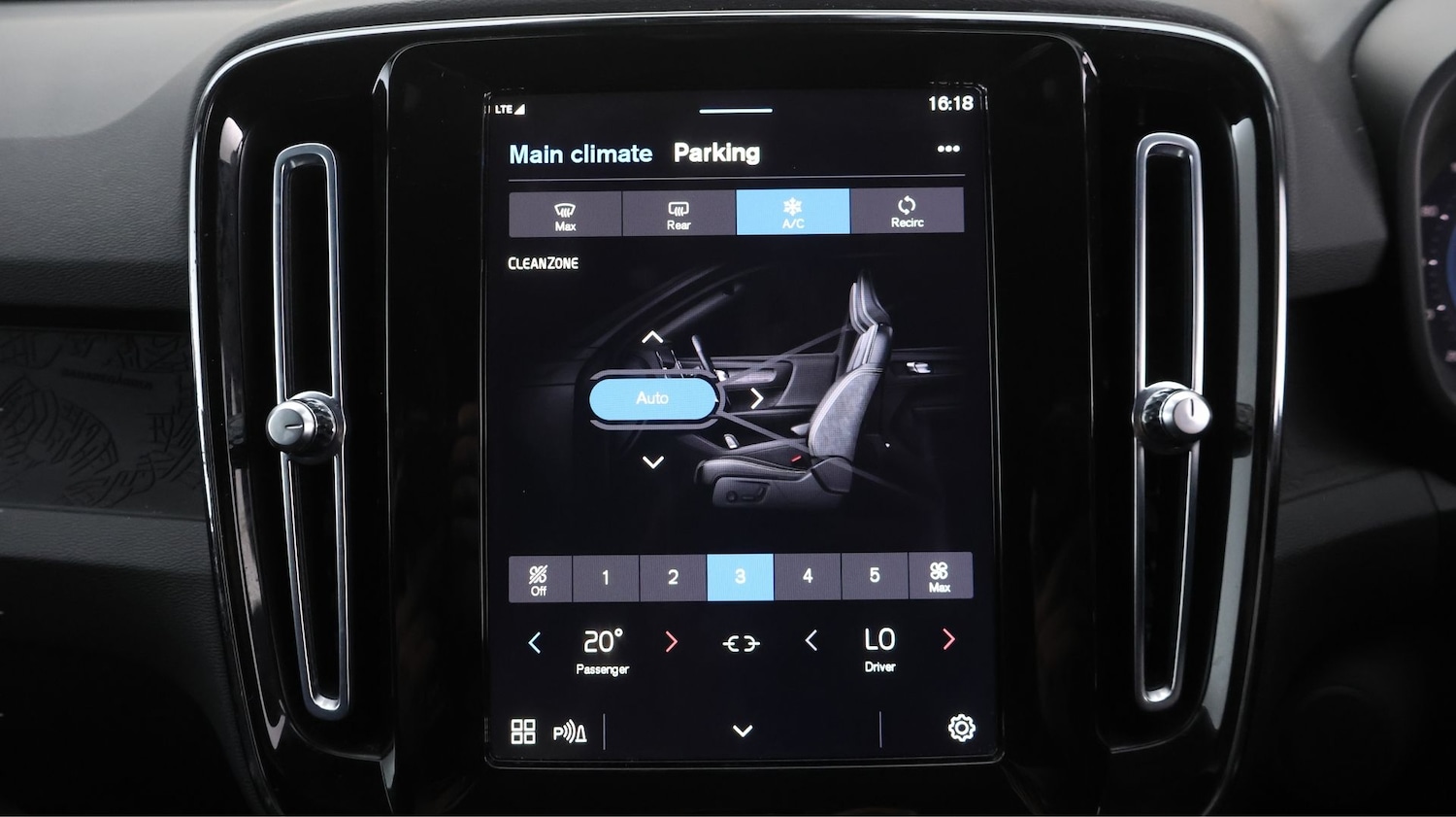 Used Volvo XC40 2023 for sale - 77622625: Photo 11