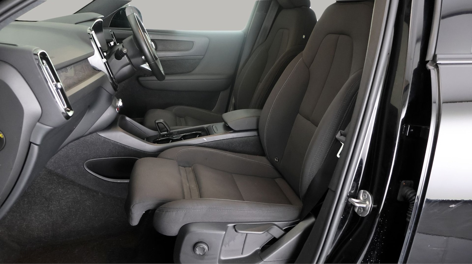 Used Volvo XC40 2023 for sale - 77622625: Photo 13