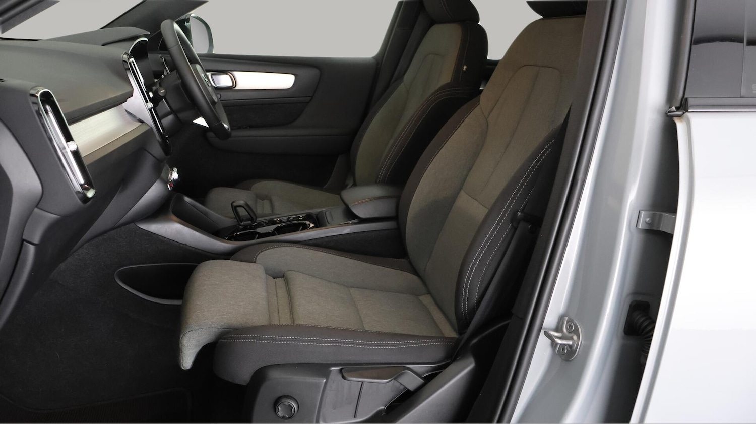 Used Volvo XC40 2023 for sale - 76714715: Photo 14