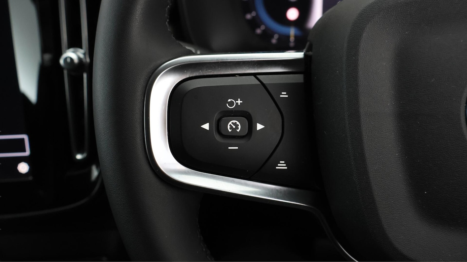 Used Volvo XC40 2023 for sale - 76714715: Photo 23