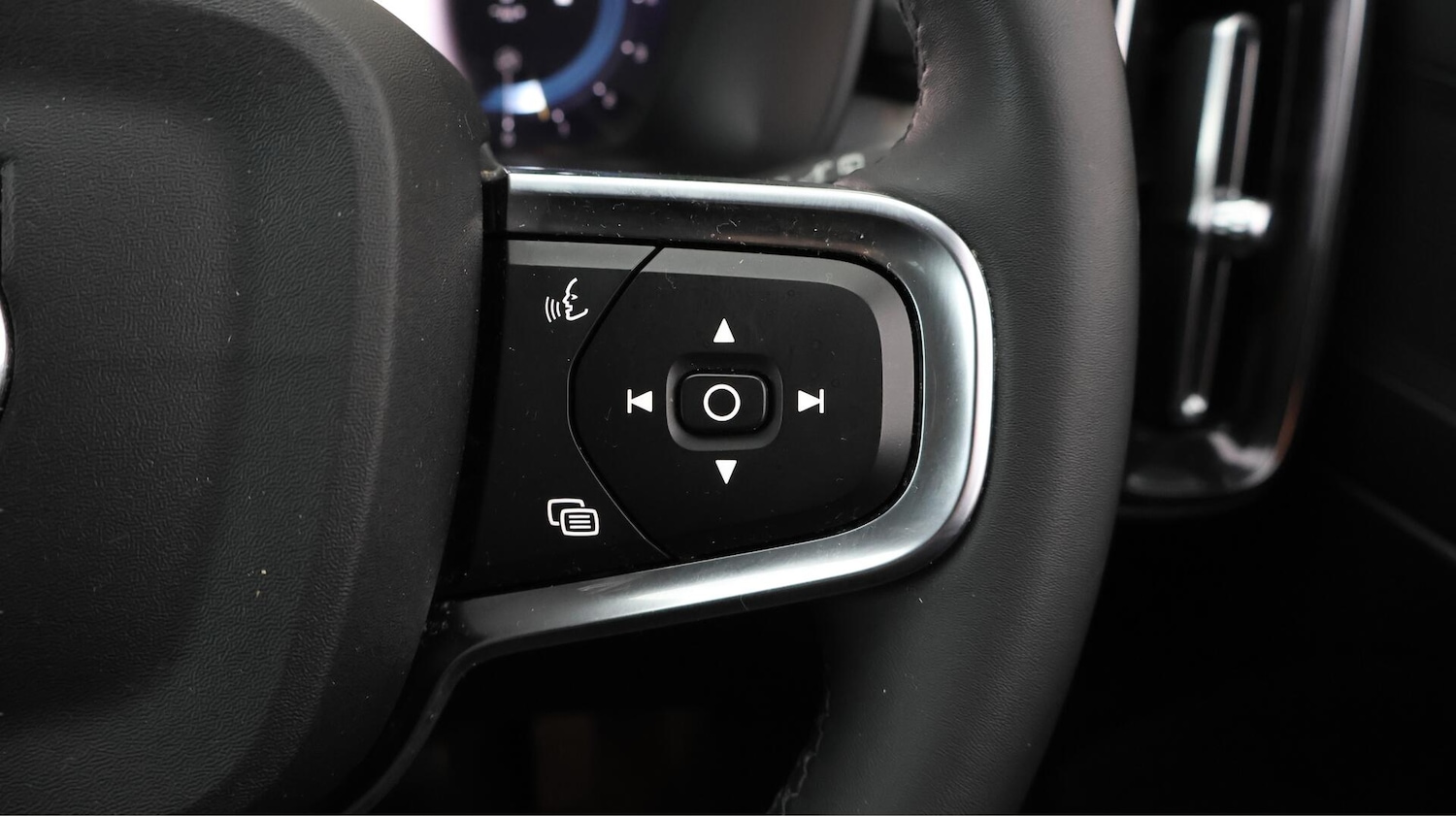 Used Volvo XC40 2023 for sale - 76714715: Photo 24