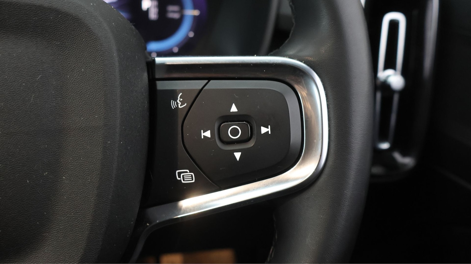 Used Volvo XC40 2023 for sale - 77694519: Photo 25