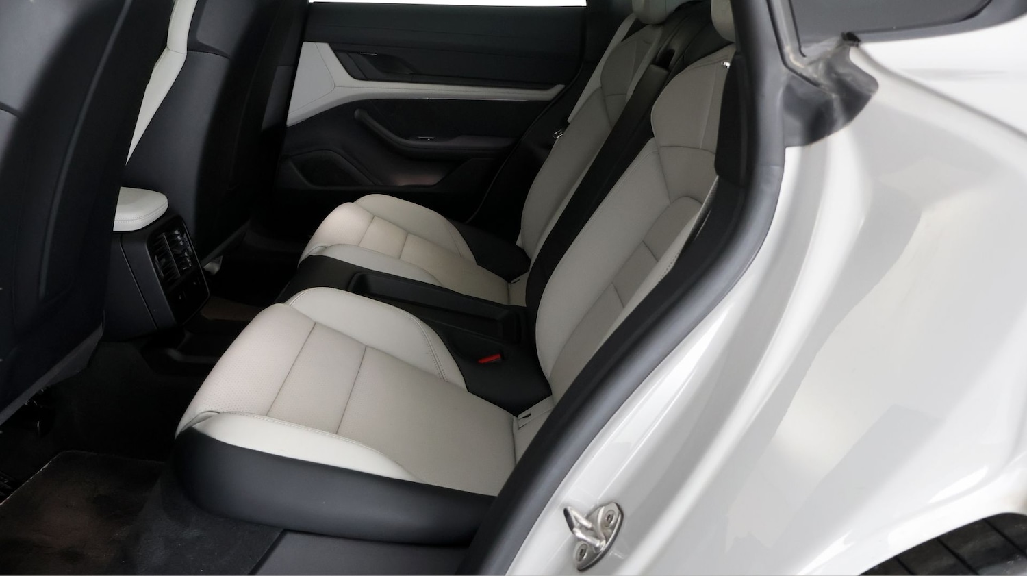 Used Porsche Taycan for sale - 78112324: Photo 15